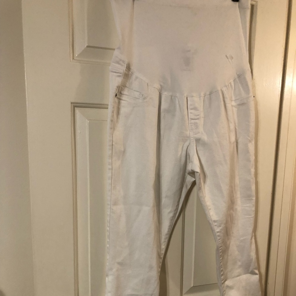 NWOT white maternity ankle pants size L
